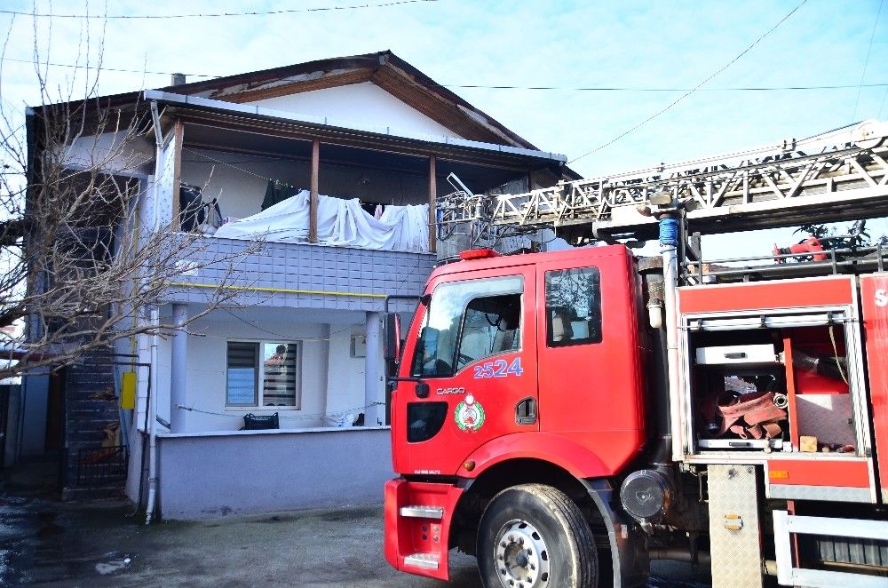 Engelli vatandaşın evi alevlere teslim oldu