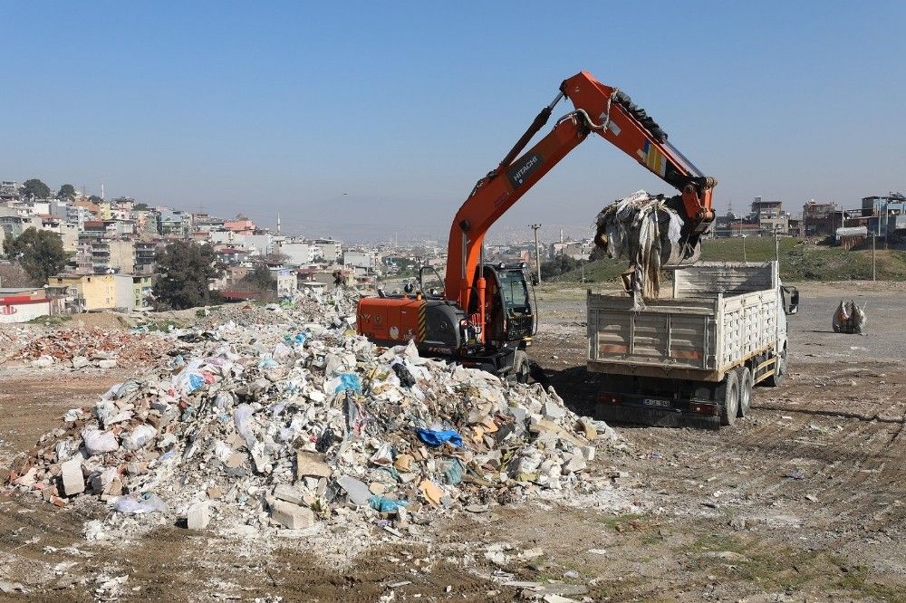 Gaziemir'de 2 günde 480 ton moloz toplandı