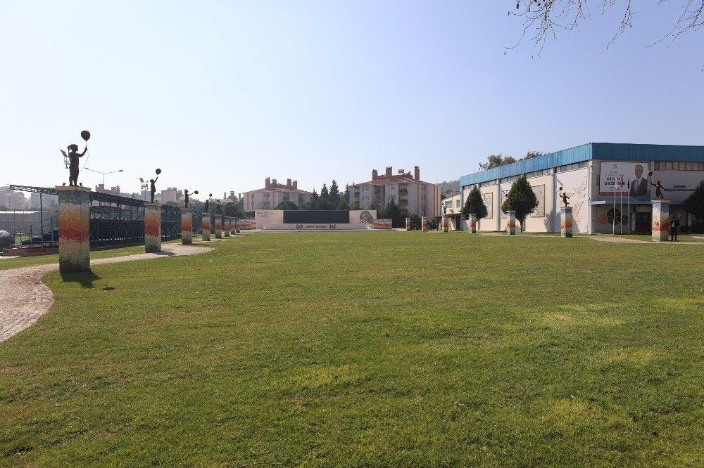 Gaziemir'in festival alanı yeni yüzüne kavuştu