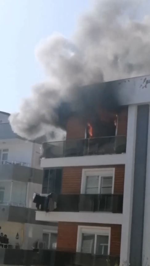 Genç kadın ev yangınında feci şekilde can verdi