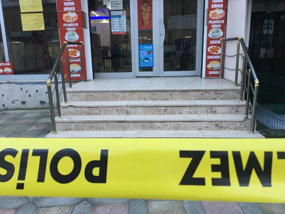 İndirim alamayınca, kadın işletmeciyi bıçaklayarak öldürdü