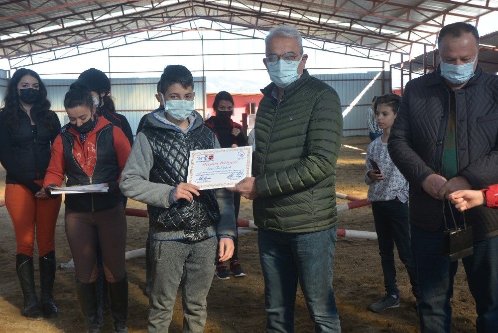 Isparta'da 31 sporcu binicilik lisansı almaya hak kazandı