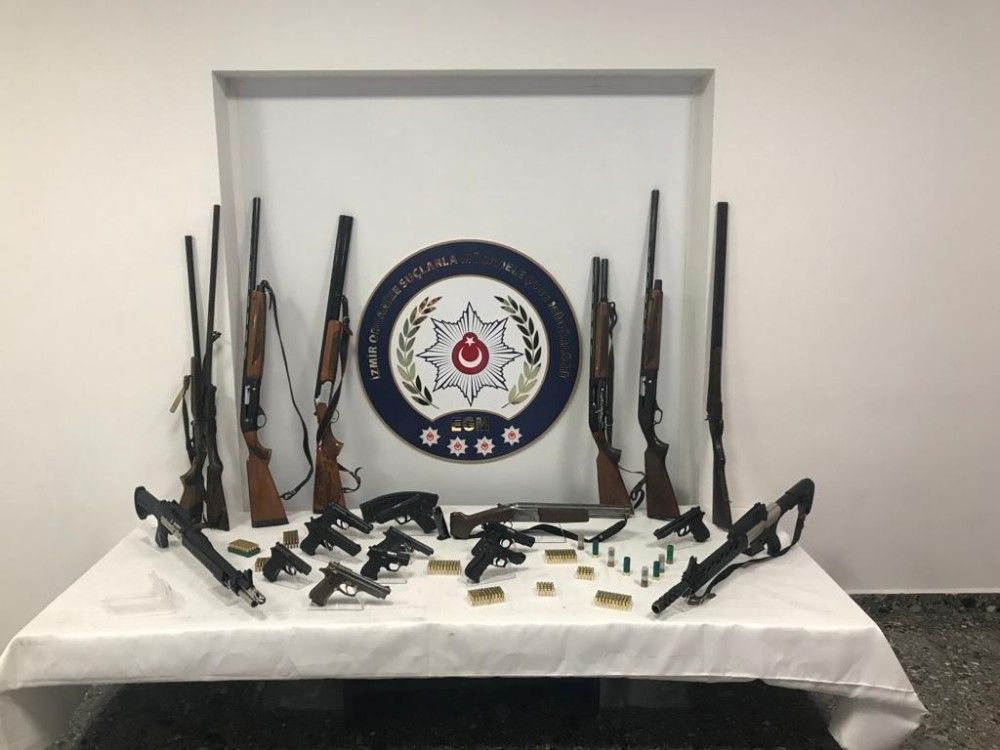 İzmir merkezli silah kaçakçılığı operasyonu: 9 tutuklama