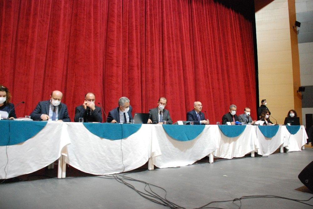 İzmir Valisi, depremzedelerle buluştu