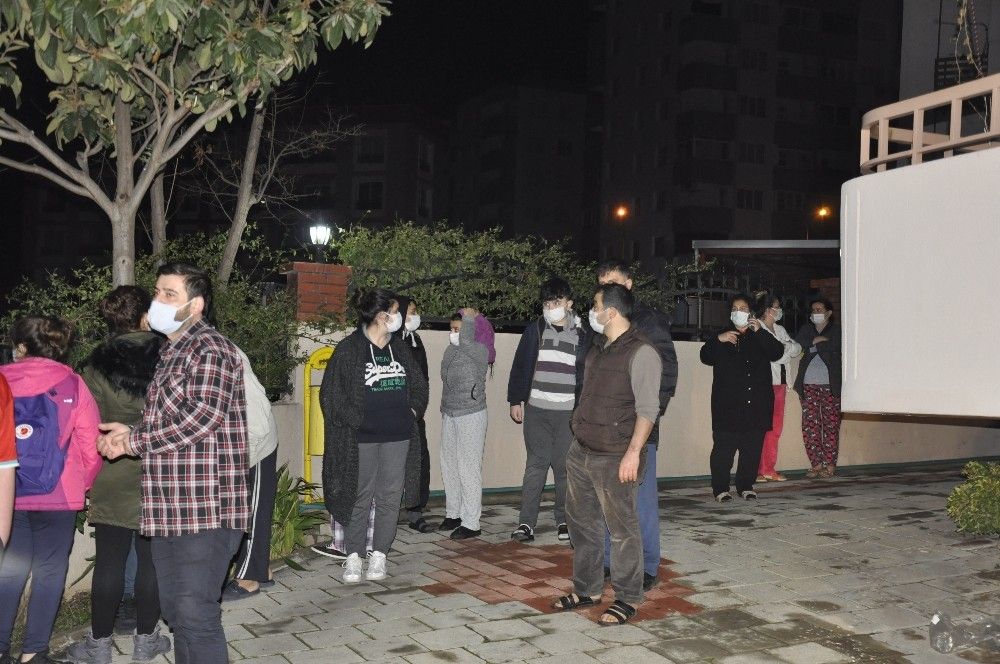İzmir'de bir apartmanda korkutan yangın