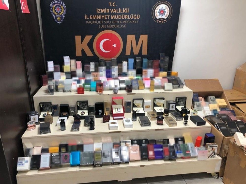 İzmir'de canlı yayında polis baskını