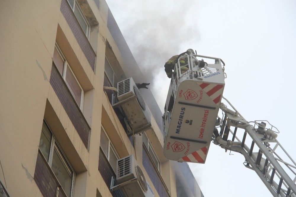 İzmir'de gelinlik atölyesinde yangın