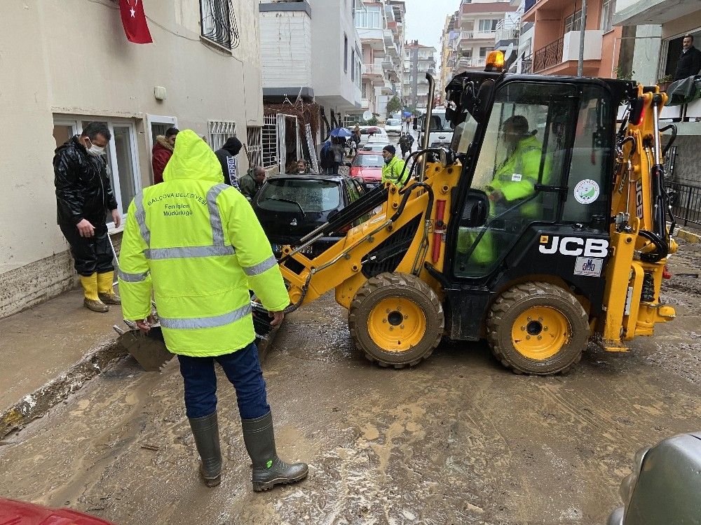 Vali Köşger ve Başkan Çalkaya sel bölgesinde incelemede bulundu