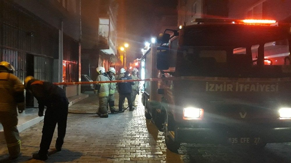 İzmir'de marangoz atölyesinde korkutan yangın