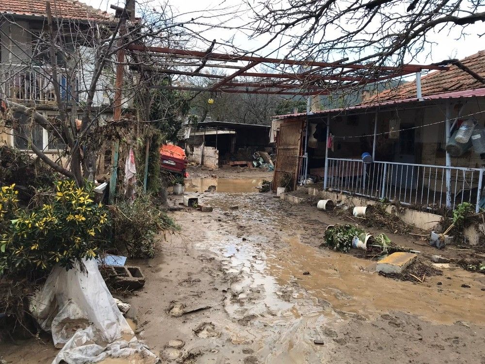 İzmir'de sel tarım arazilerini vurdu