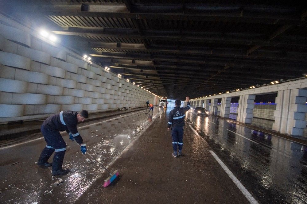 İzmir'de selden sonra Körfez'den 25 ton çöp toplandı