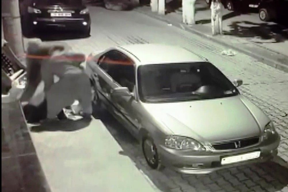 İzmir'de yaşlı kadın kapağı çalınan rögara düştü