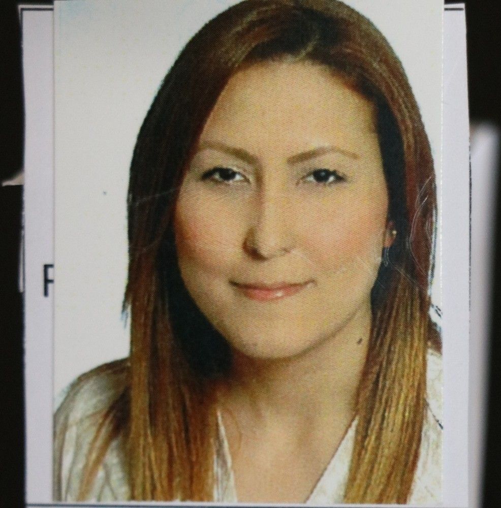 Kadın doktorun ayak bileğini kırdı