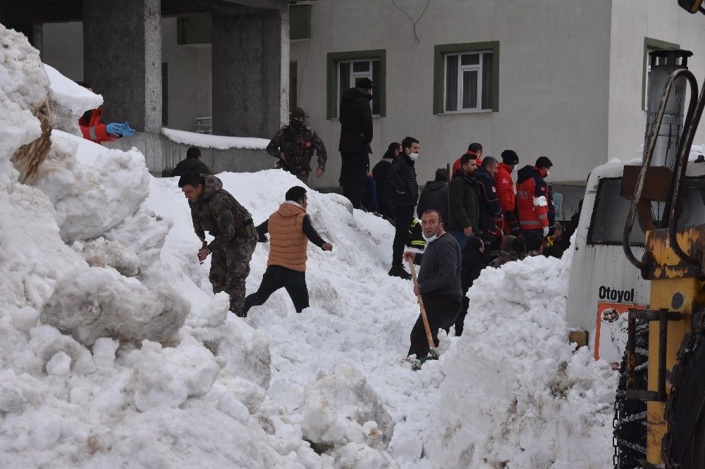 Kar kütlesi altında kalan 3 kişinin isimleri belli oldu