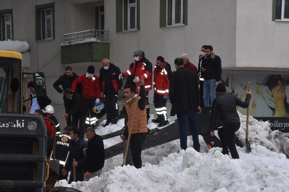 Kar kütlesi altında kalan 3 kişinin isimleri belli oldu