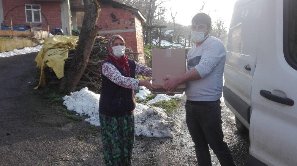 Karantinada olan köye gıda yardımı