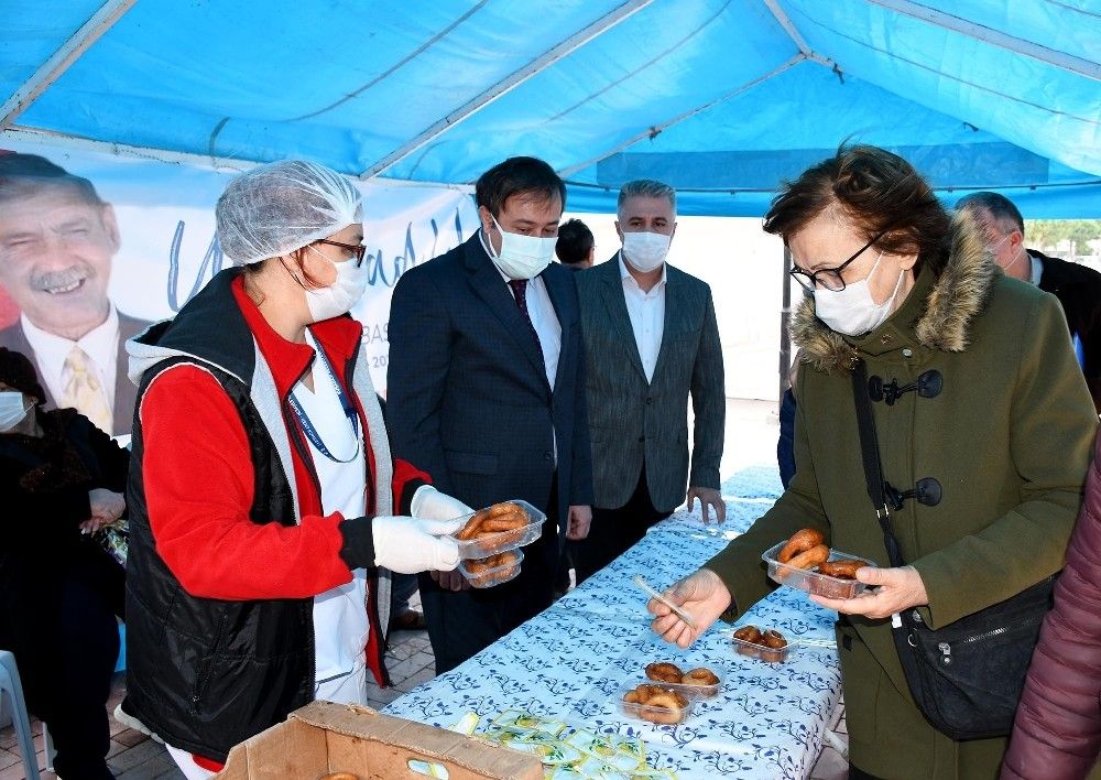Kuşadası Belediyesi'nden Sıtkı Başkan için lokma hayrı