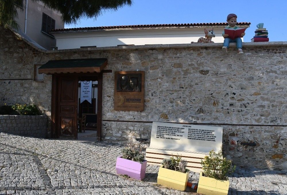 Kuşadası'nda çocuk kütüphanesi açıldı