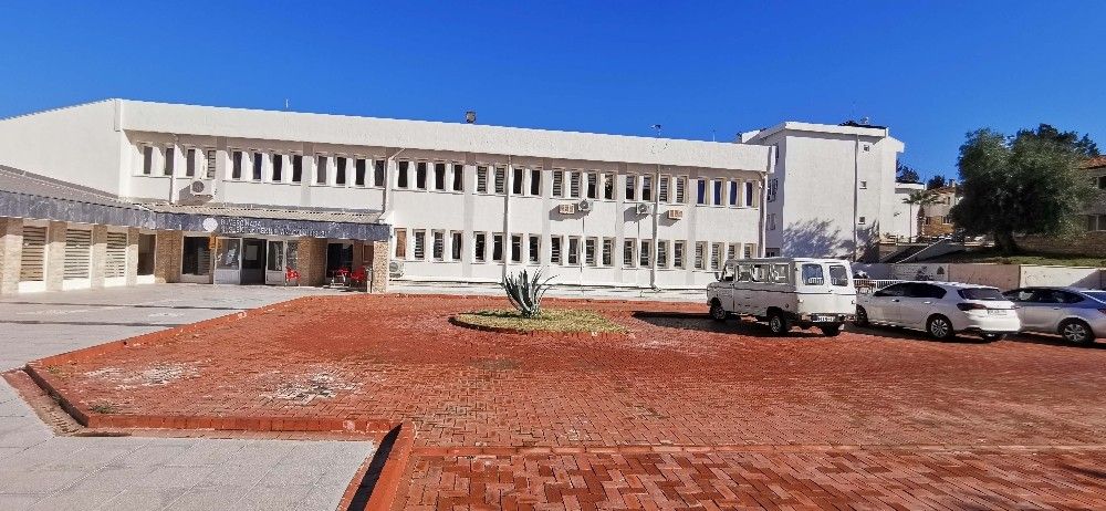 Kuşadası'ndaki uygulama oteli ve otelcilik lisesi yıkılıyor