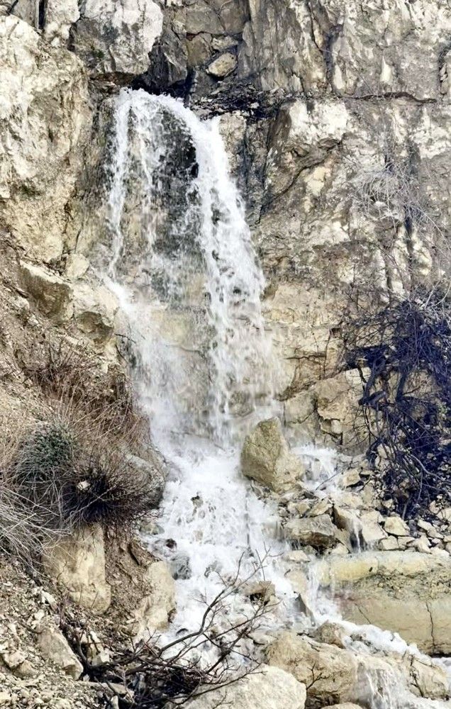 Manisa'da gizemli şelale