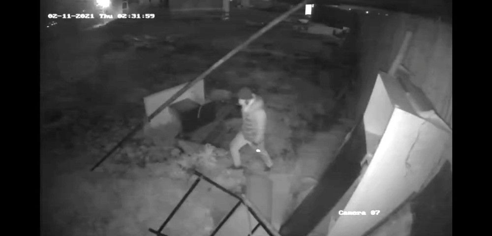 Manisa'da hırsızlık anı kamerada