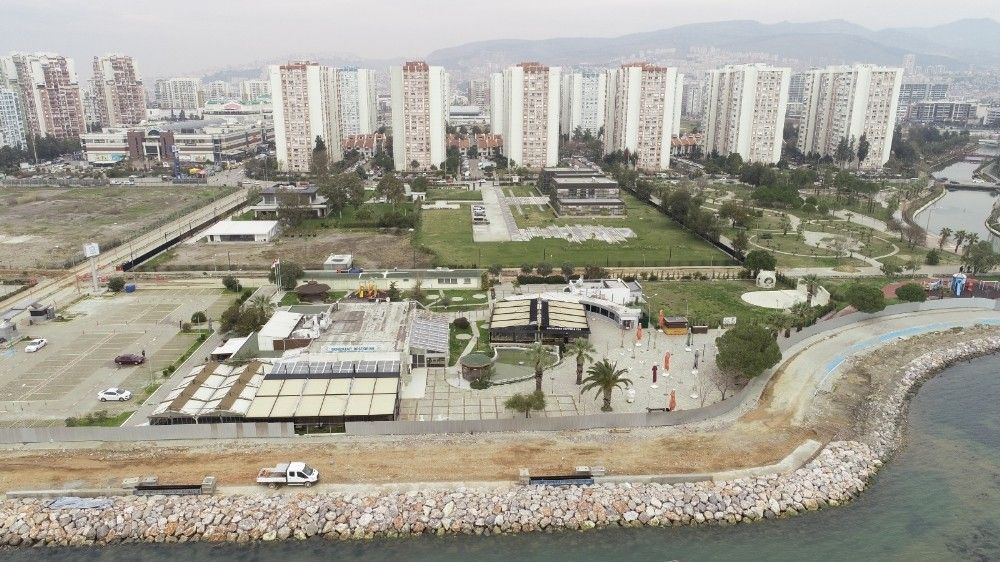 Mavişehir'de denizin içine set çekiliyor