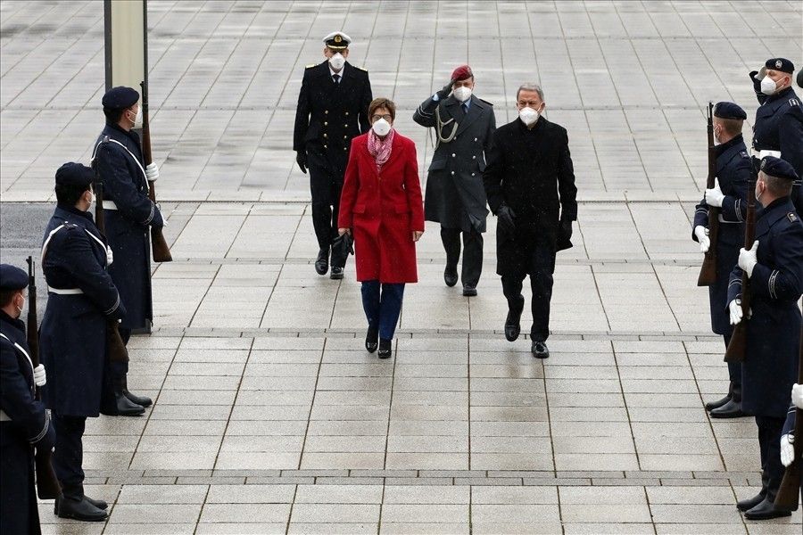 Milli Savunma Bakanı Akar, mevkidaşı Karrenbauer ile görüştü
