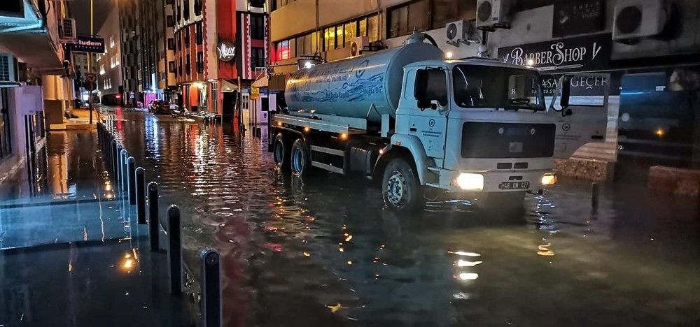 MUSKİ ekipleri İzmir'de