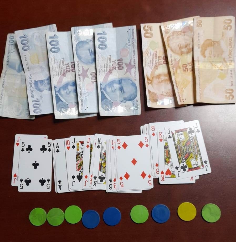 Ofisi kumarhaneye çevirmişler