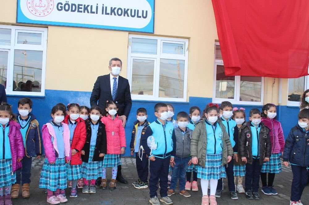 Öğretmenler de aşılanmaya başlıyor