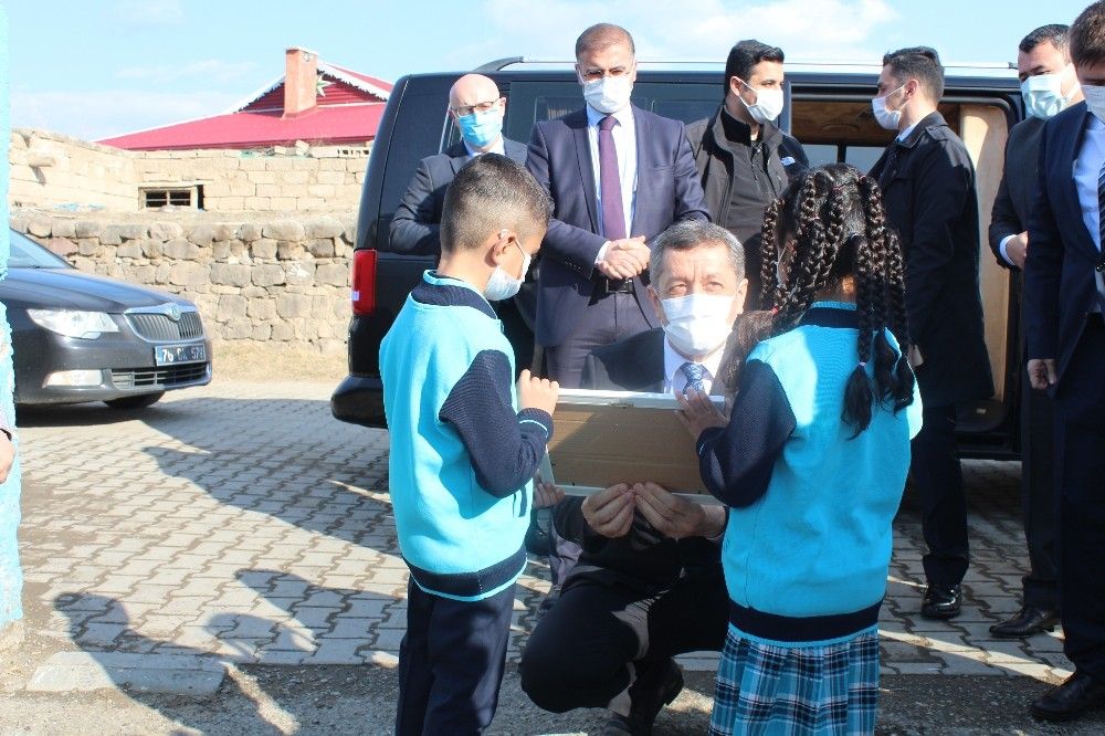 Öğretmenler de aşılanmaya başlıyor