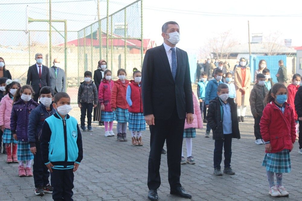 Öğretmenler de aşılanmaya başlıyor