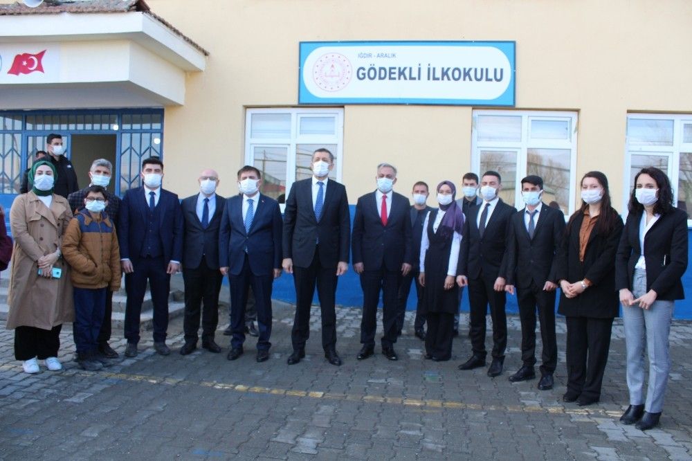 Öğretmenler de aşılanmaya başlıyor