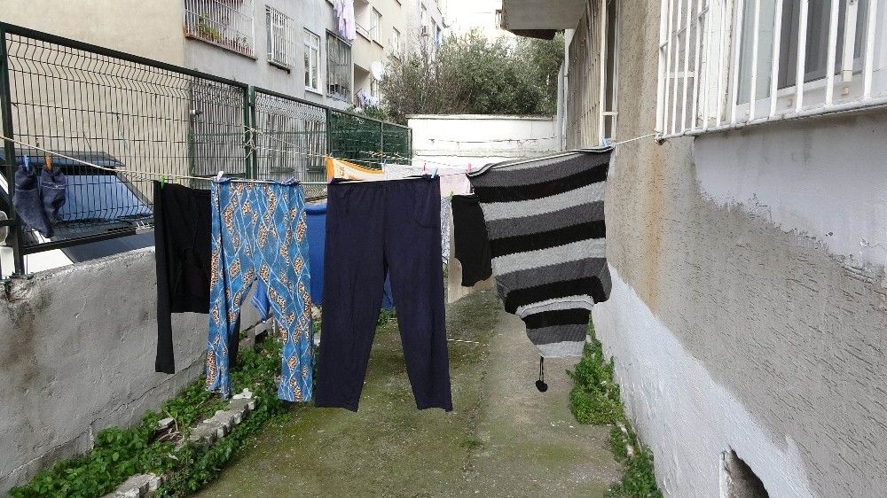 Pencereden düşen çocuğu ölümden çamaşır ipi kurtardı