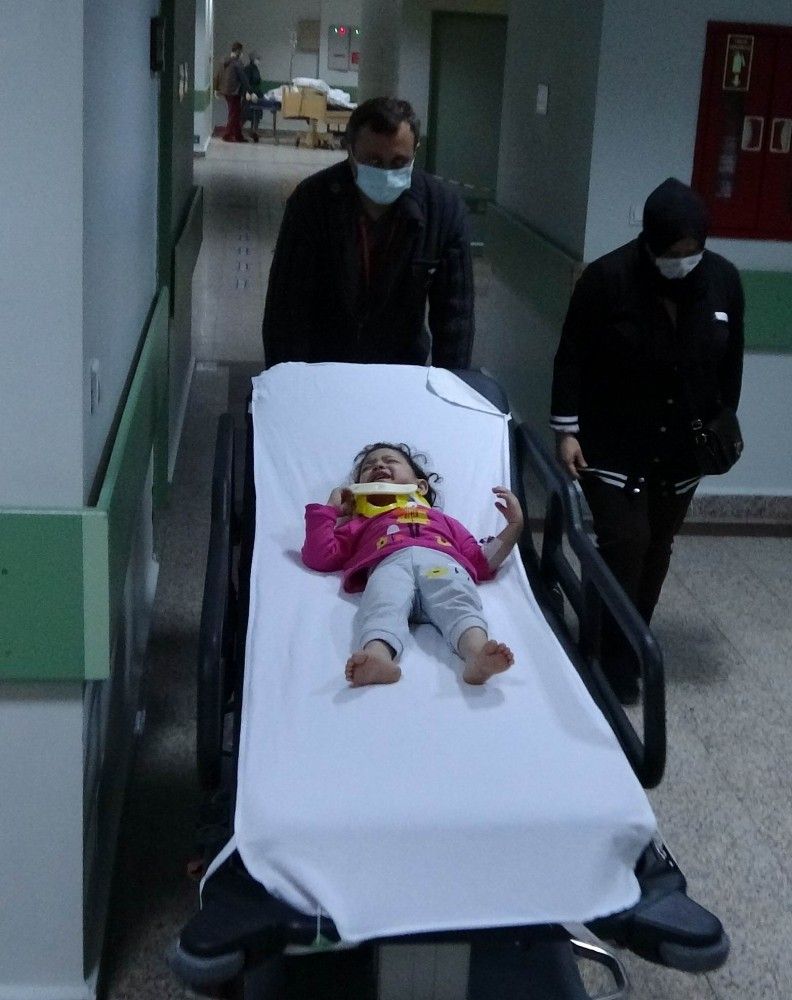 Pencereden düşen çocuğu ölümden çamaşır ipi kurtardı