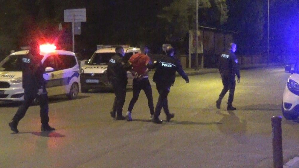 Polis aracına çarpıp kaçan alkollü sürücü yakalandı