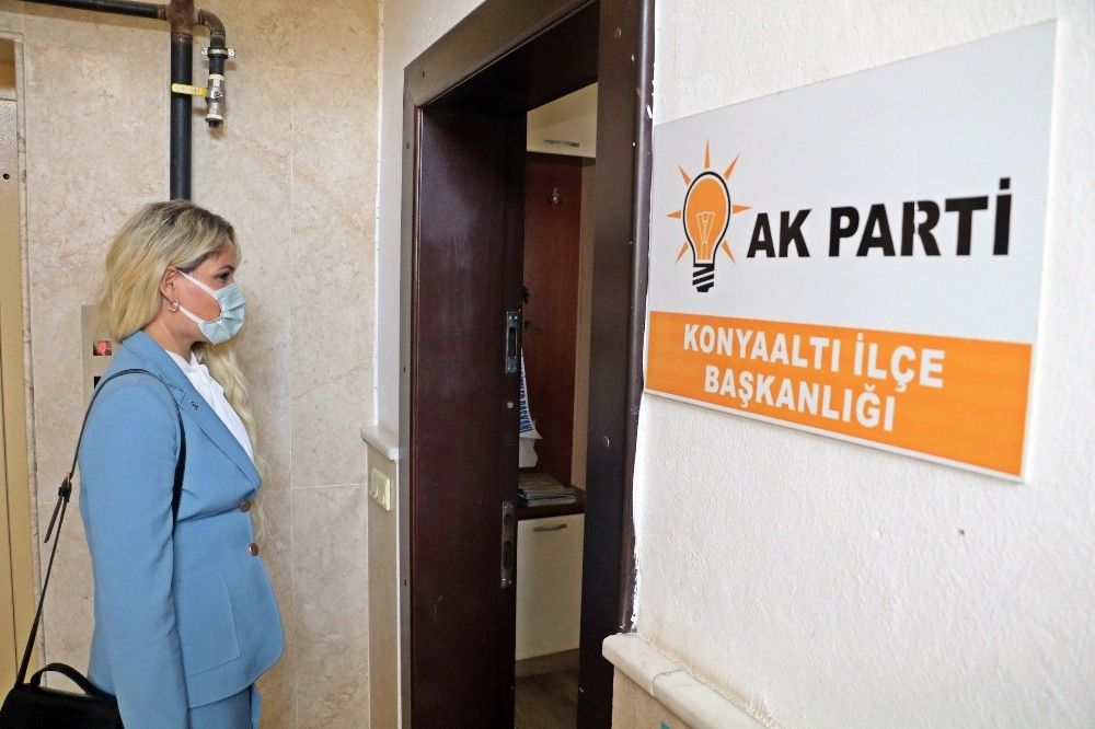 Rus gelin, AK Parti'de Halkla İlişkiler Başkanı oldu