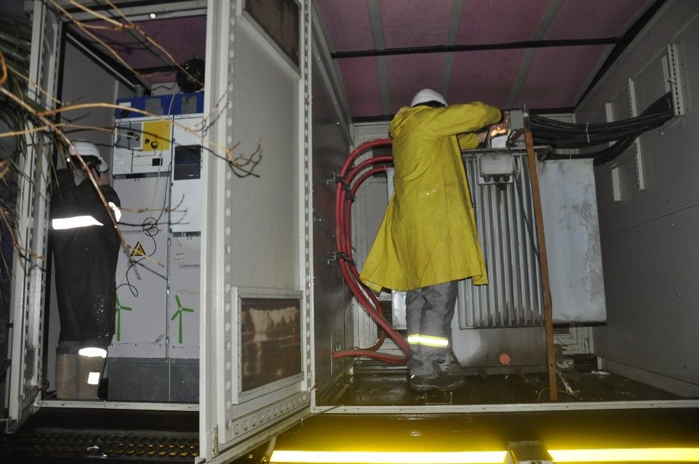 Selden etkilenen elektrik hatlarına anında müdahale