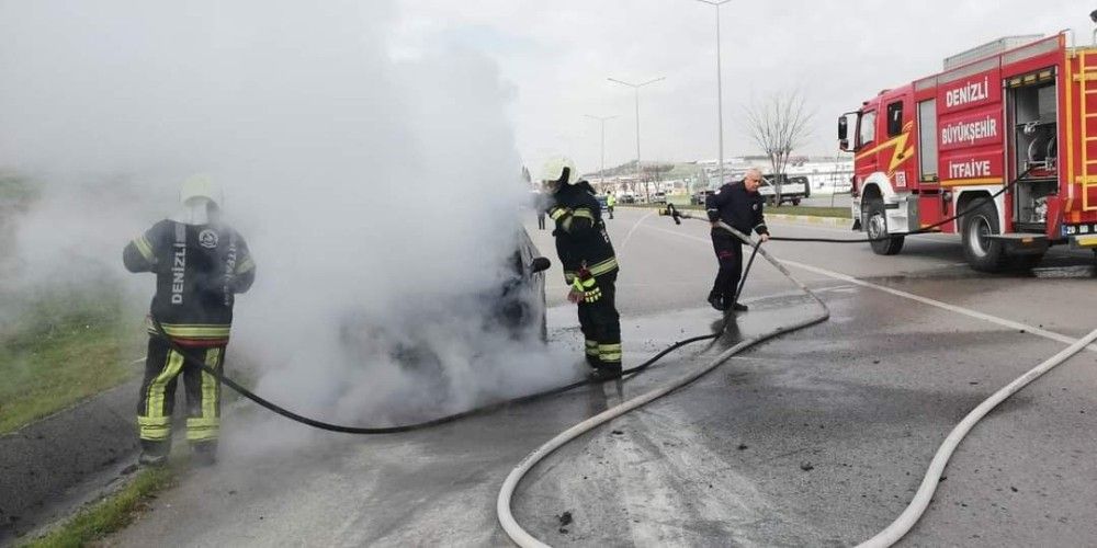 Seyir halindeki otomobil alevlere teslim oldu