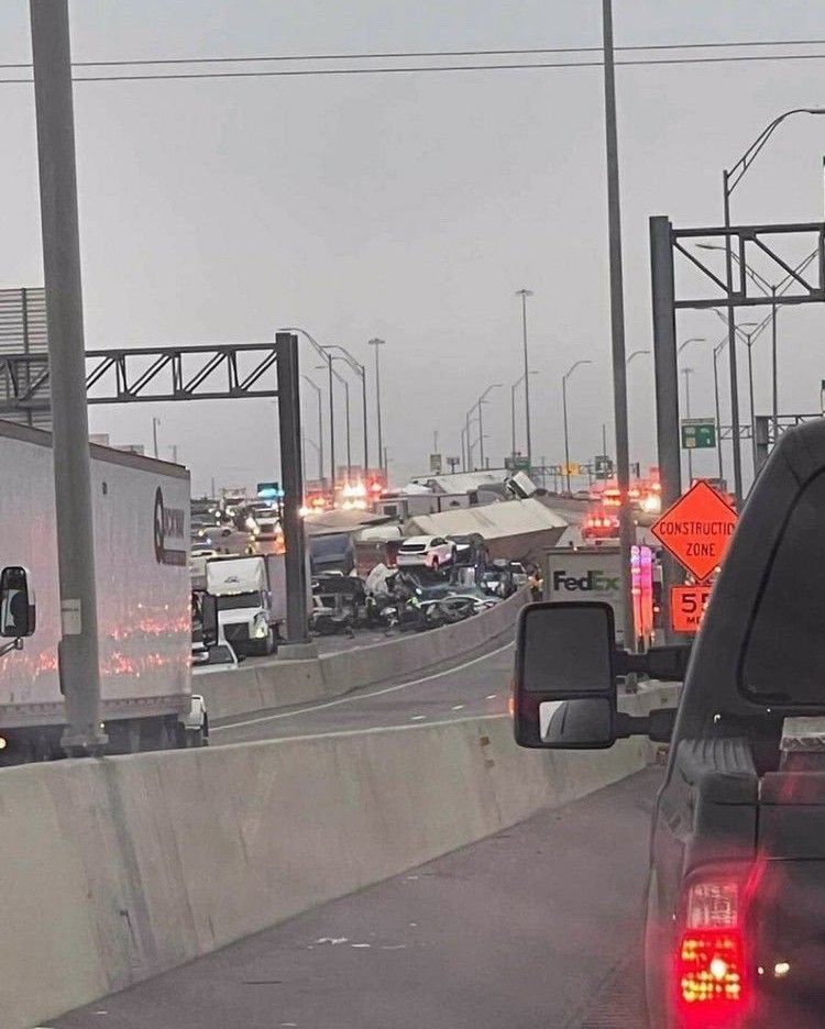 Texas'ta 70'den fazla araç birbirine girdi: 3 ölü