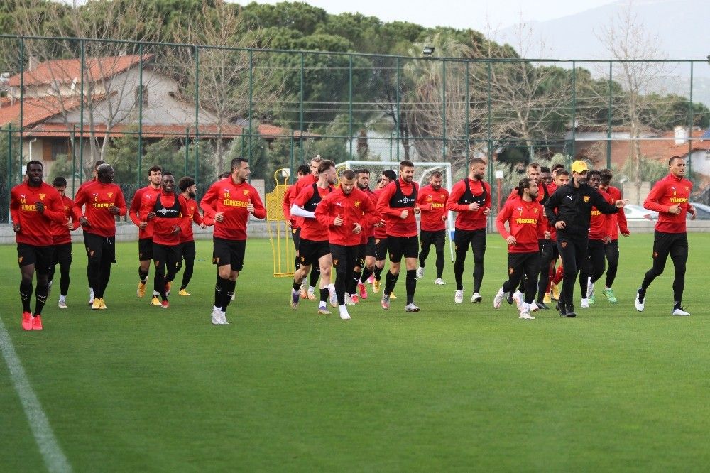 Ünal Karaman: "Ayak oyunu bilmeyiz, ayak topunu iyi biliriz"