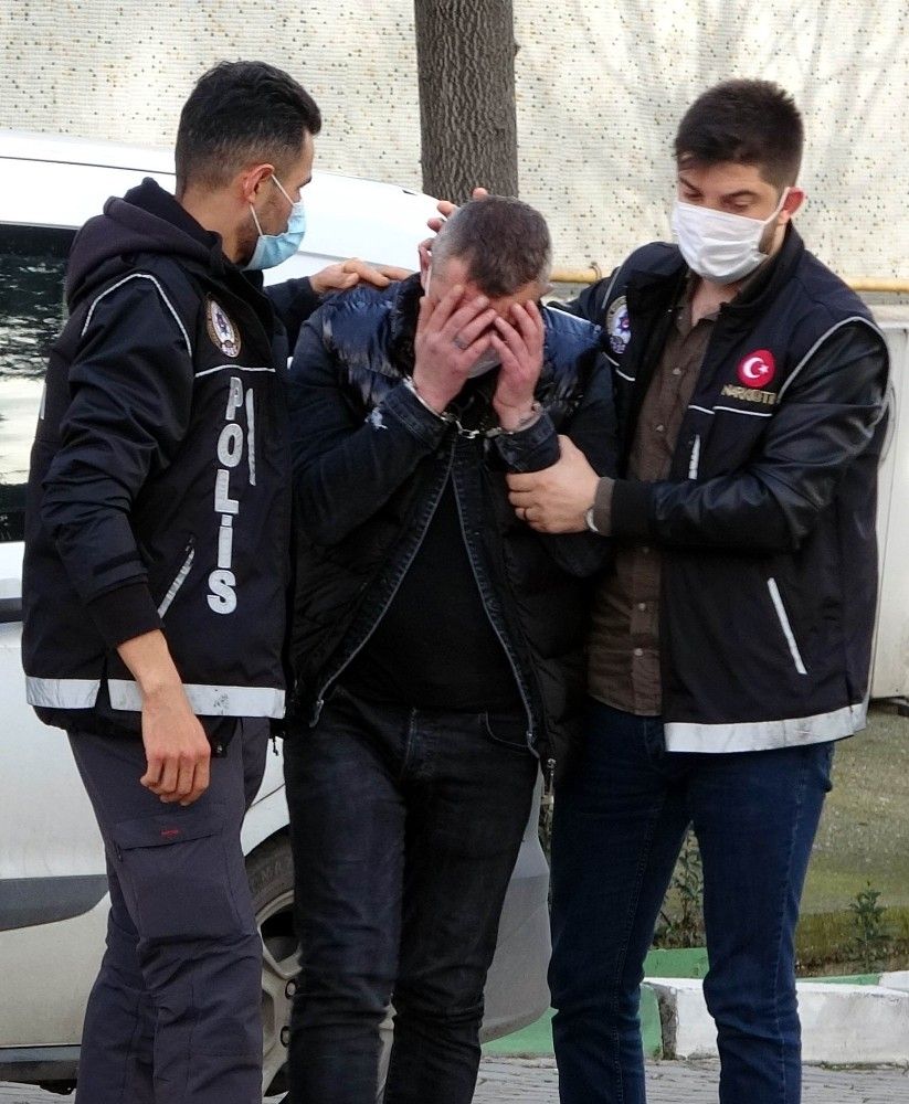 Uyuşturucu terazisini kitabın içine gizlemişler