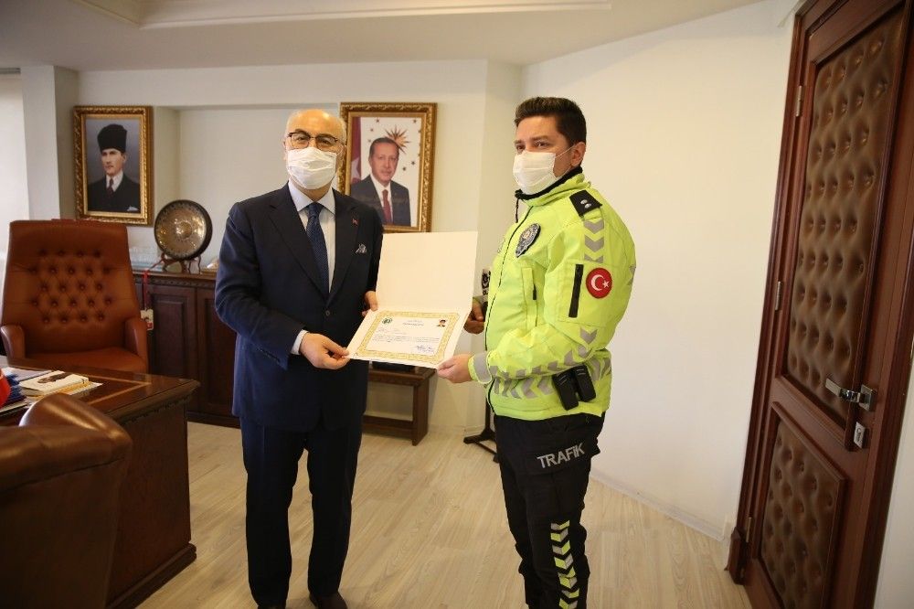 Vali Köşger'den sağlık çalışanı ve polise takdir