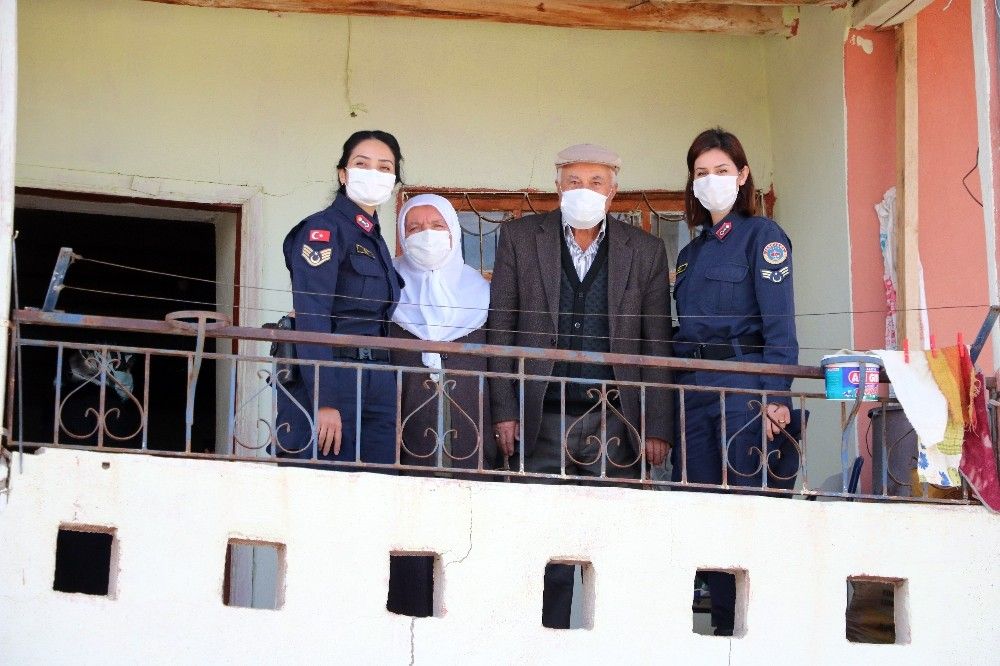Yozgat jandarmasından 50 yıllık evli çifte anlamlı sürpriz