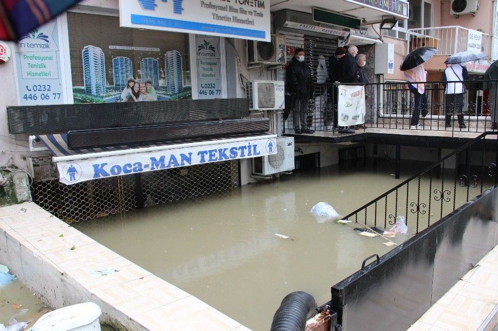Zemin katta oturanlar selden son anda kurtarıldı
