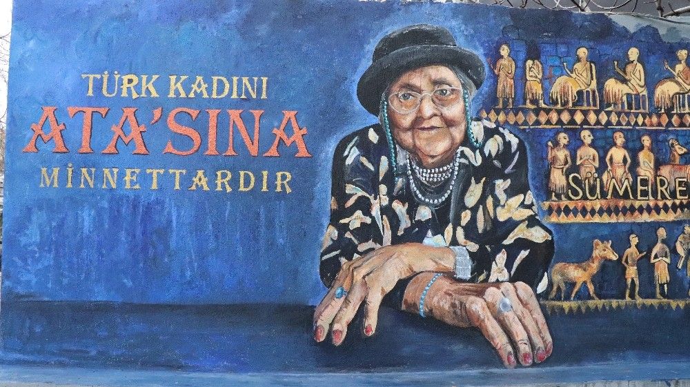 5 kadın öğretmenden Muazzez İlmiye Çığ resmi