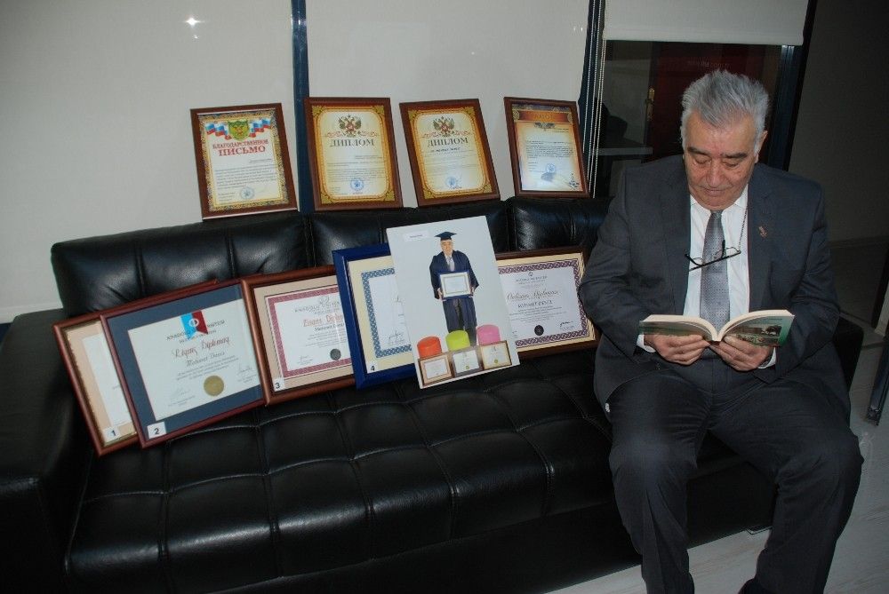81 yaşında 6. üniversitesini okuyor