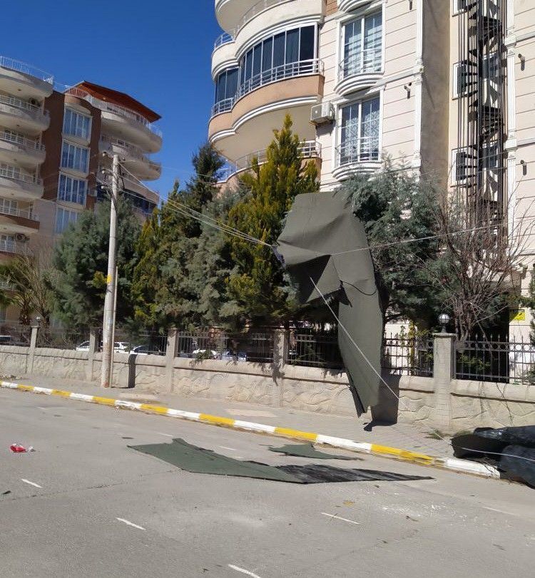 Adıyaman'da şiddetli rüzgar hayatı olumsuz etkiliyor