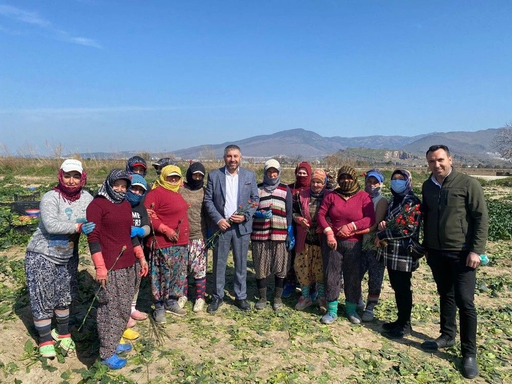 AK Parti İzmir Dünya Kadınlar Gününde 30 ilçede sahadaydı