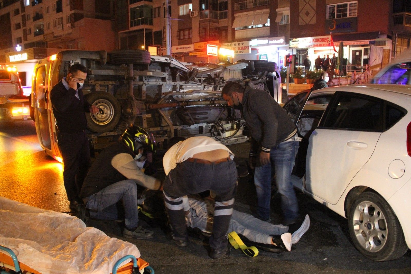 Ambulans yan yattı: 1 yaralı